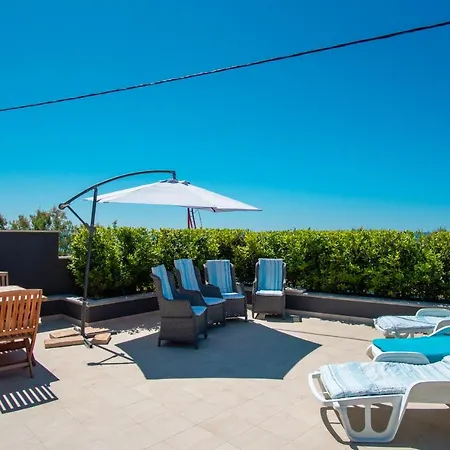 Beach House Festini