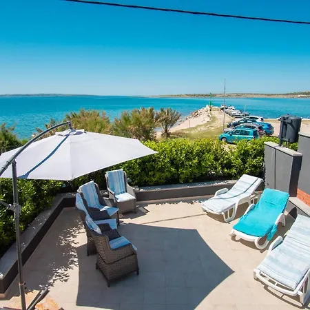 Beach House Festini *
