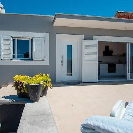 Дом отдыха Beach House Festini