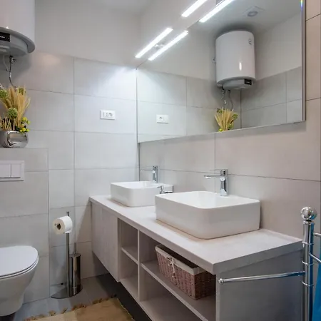 Beach House Festini